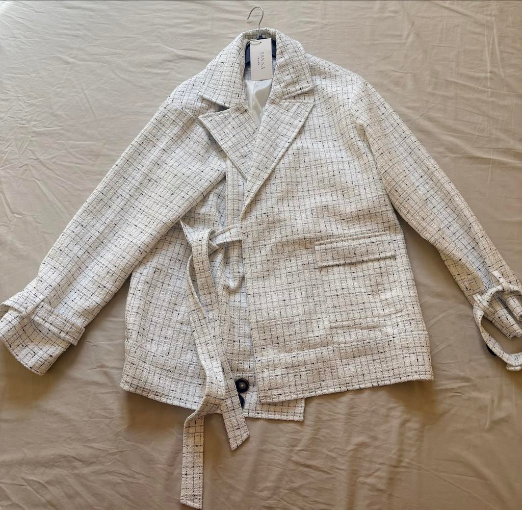 Stijlvol wit tweed jasje met ceintuur in maat 38, Maat 38/40 (M), Wit, Nieuw, Ophalen of Verzenden