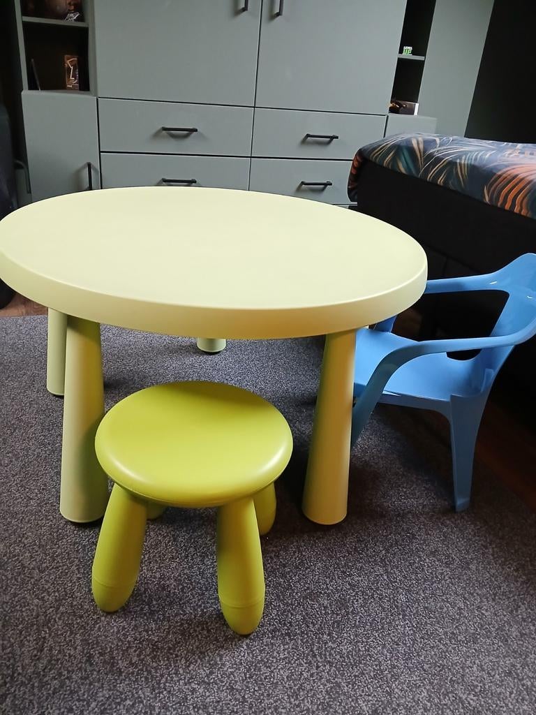 Ikea kindertafel met twee stoeltjes, Kinderen en Baby's, Kinderkamer | Tafels en Stoelen, Ophalen, Gebruikt, Tafel(s) en Stoel(en)