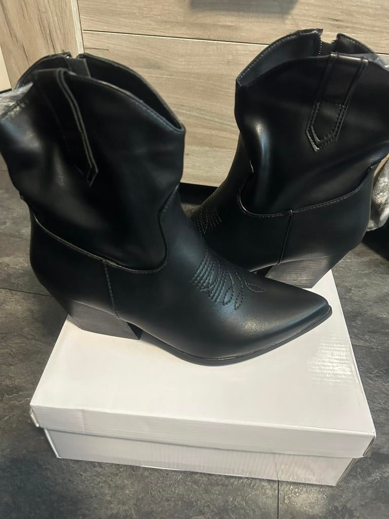 Nieuwe laarjes, Ophalen, Nieuw