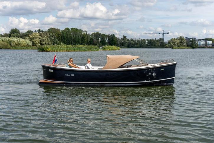 Maxima 750 Flying Lounge, Watersport en Boten, Sloepen, Nieuw, 6 meter of meer, Overige brandstoffen, Polyester