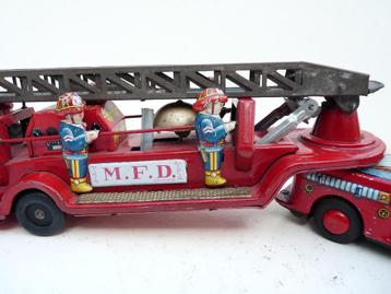 1 brandweerauto en11 modelauto's; 6 blikken en 6 gietmetalen beschikbaar voor biedingen