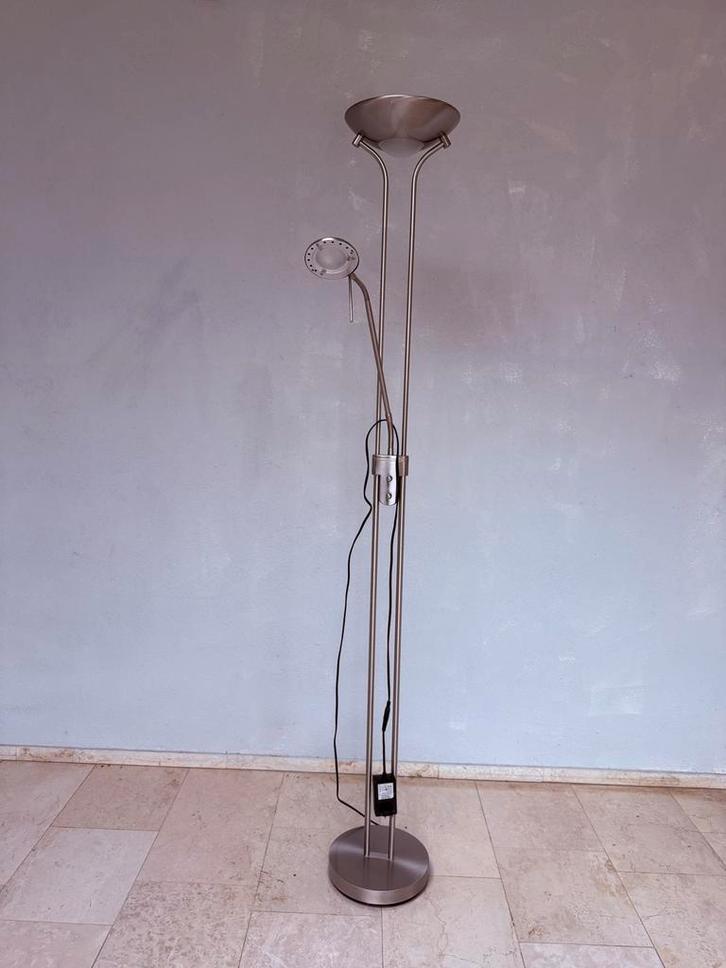 Staande halogeen lamp, Huis en Inrichting, Lampen | Vloerlampen, Gebruikt, 150 tot 200 cm, Metaal, Ophalen of Verzenden
