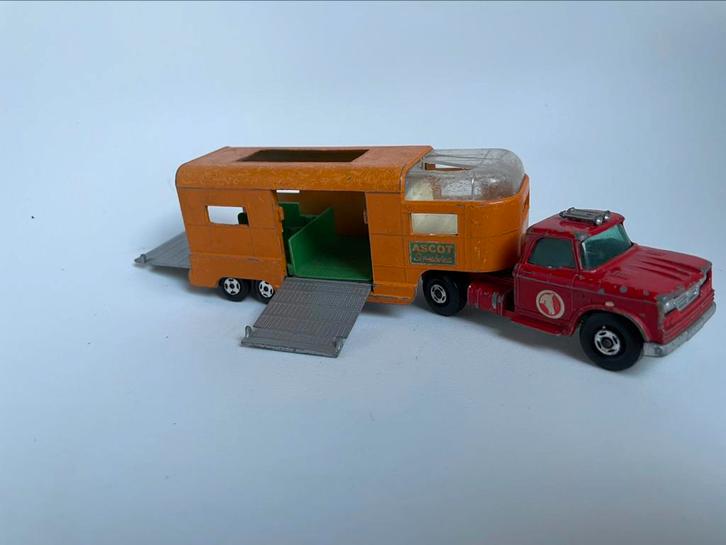 model Dodge tractor rood paardentrailer oranje Matchbox 1/50, Hobby en Vrije tijd, Modelauto's | 1:50, Gebruikt, Bus of Vrachtwagen