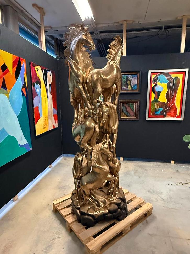 Theo Mackaay – Sculptuur ‘Dans van de Acht Gouden Paarden’, Antiek en Kunst, Kunst | Beelden en Houtsnijwerken, Ophalen