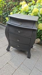 mooie landelijke zwarte ladekast met vlinderknopjes, Overige materialen, Zo goed als nieuw, 3 of 4 laden, Minder dan 100 cm