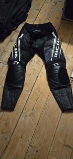 Te koop leren heren motorbroek maat 54 merk Richa, Motoren, Kleding | Motorkleding, Ophalen of Verzenden, Tweedehands, Heren, Broek | leer