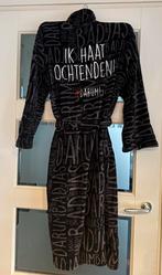 #Darum badjas ‘ik haat ochtenden’ L/XL, Kleding | Heren, Pyjama's, Ophalen of Verzenden, Nieuw, Maat 52/54 (L), Darum