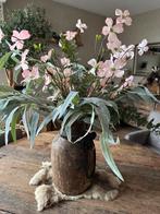 Super mooie napalese vaas met kunstbloemen, Huis en Inrichting, Ophalen, Zo goed als nieuw