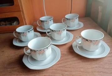 Decoratieve winterling Duitsland kop en schotel set beschikbaar voor biedingen