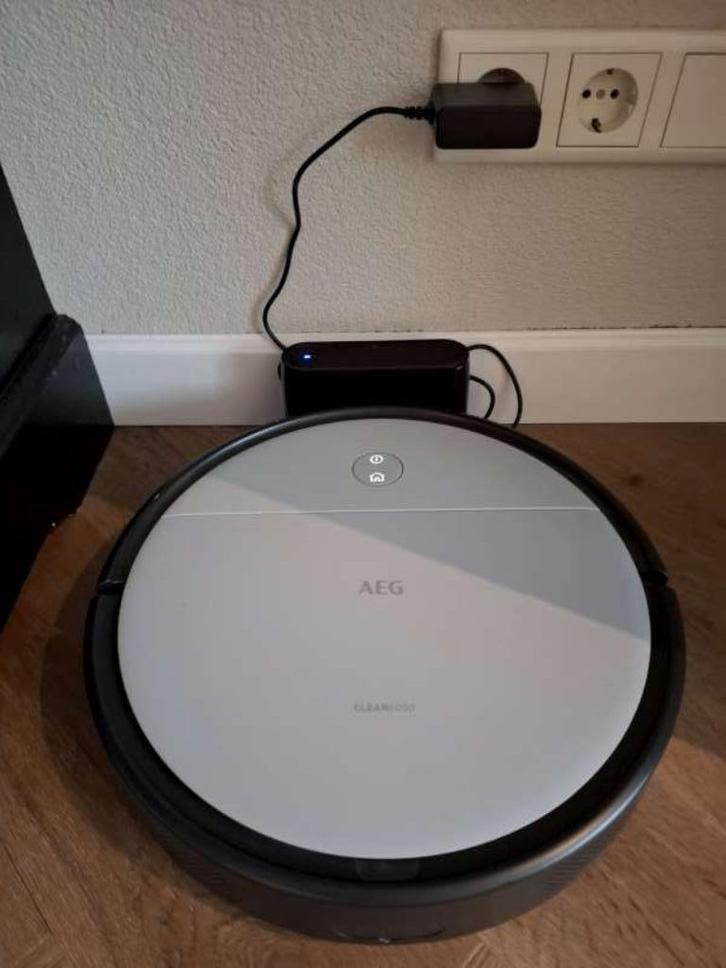 Robotstofzuiger AEG Clean 6000, Witgoed en Apparatuur, Stofzuigers, Zo goed als nieuw, Robotstofzuiger, 2000 watt of meer, Reservoir