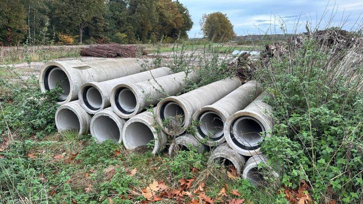 Betonnen duikers - Diverse diameters, Doe-het-zelf en Verbouw, Buizen en Afvoer, Gebruikt, Rechte buis, Overige materialen, 2 tot 4 meter