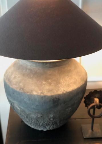 Grijze robuuste kruik lamp lampenvoet zonder kap sleets beschikbaar voor biedingen