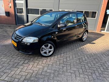 Volkswagen Fox 1.2 40KW 2010 Zwart APK 10-2026 beschikbaar voor biedingen