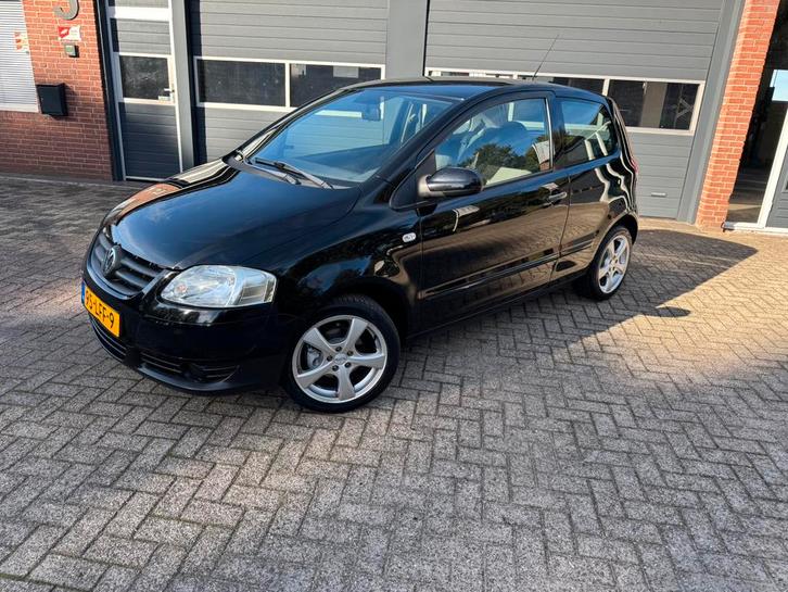 Volkswagen Fox 1.2 40KW 2010 Zwart APK 10-2026, Auto's, Volkswagen, Bedrijf, Fox, ABS, Isofix, Lichtmetalen velgen, Metallic lak