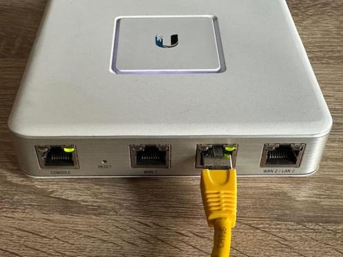 Unifi Security Gateway (USG), Computers en Software, Routers en Modems, Gebruikt, Router met modem, Ophalen