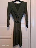 Olijfgroene jurk van het merk Wallis mt 48, Kleding | Dames, Jurken, Wallis, Maat 46/48 (XL) of groter, Ophalen of Verzenden, Zo goed als nieuw