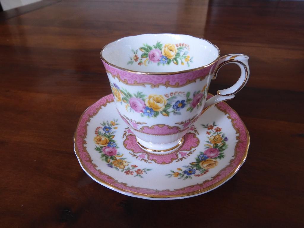 Crown England, Staffordshire. porselein, Verzamelen, Ophalen of Verzenden, Zo goed als nieuw, Porselein, Kop en/of schotel