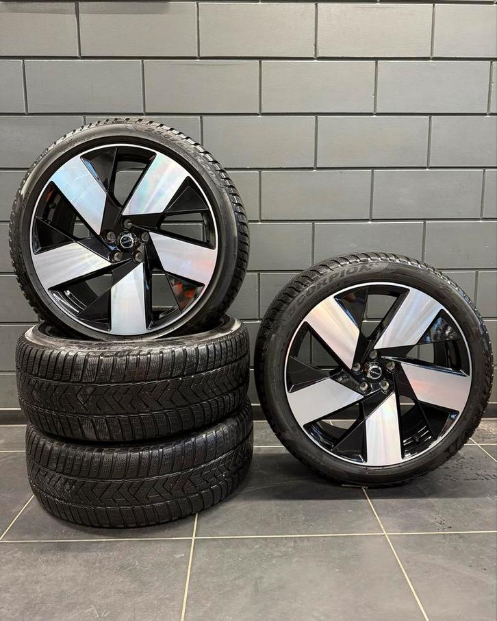 Volvo 20” LM velgen met winterbanden 5x108, Auto-onderdelen, Banden en Velgen, Banden en Velgen, Winterbanden, 20 inch, 235 mm