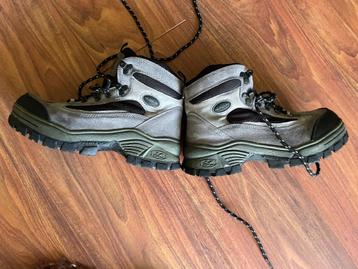 Wandelschoenen beschikbaar voor biedingen