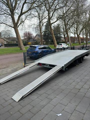 TE HUUR Hapert autoambulance / autotransporter 202cm x452cm beschikbaar voor biedingen