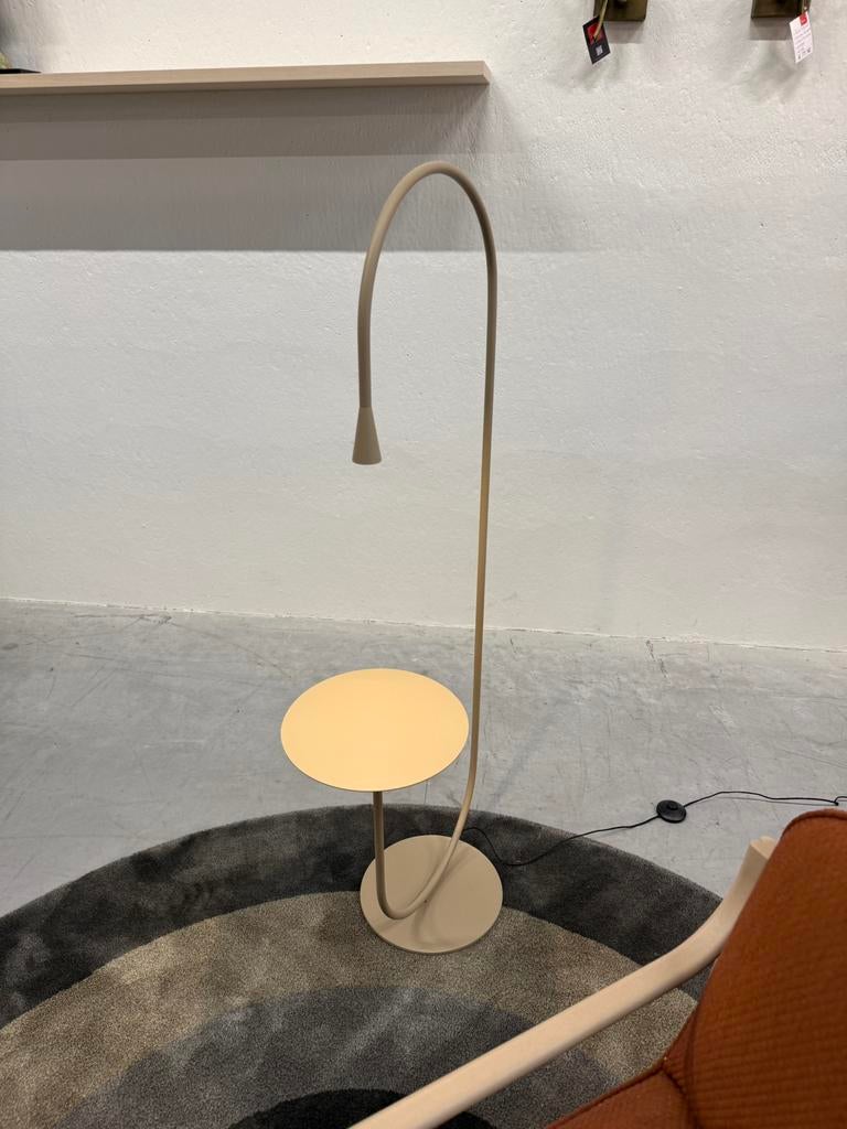 Nieuw Pode UTurn Vloerkamp Bijzettafel Tafel Design Lamp, Nieuw, Minder dan 100 cm, Pode, Leolux Harvink Jori Rolf Benz Design on Stock Eyye Montis