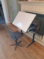 Oude vintage lessenaar of schooltafeltje met schoolstoeltje, Ophalen, Gebruikt, Tafel(s)