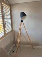 Stijlvolle Staande Lamp, Huis en Inrichting, Lampen | Vloerlampen, Ophalen, Zo goed als nieuw, Hout, 150 tot 200 cm