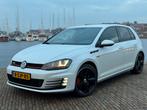 VW GOLF 7 - GTI - 2.0 TSI - PERFORM. - PARELMOER WIT, Auto's, Stof, 4 cilinders, 1984 cc, Parkeersensor