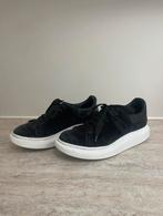 Alexander Mcqueen sneakers zwart suede, Ophalen of Verzenden, Zo goed als nieuw, Zwart, Sneakers of Gympen
