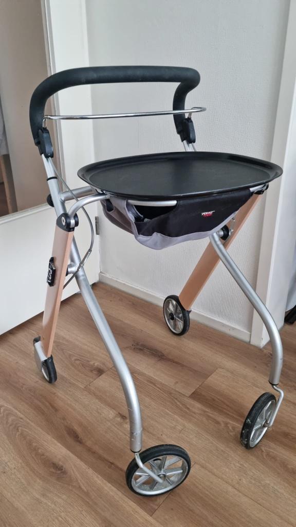 Rollator voor binnenshuis, Diversen, Rollators, Zo goed als nieuw, Lichtgewicht, Ophalen