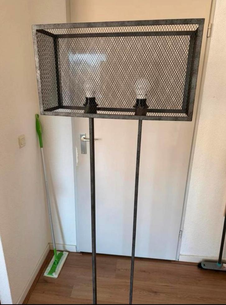 Industriele lampen - metaal zilveren finish, Huis en Inrichting, Lampen | Vloerlampen, Zo goed als nieuw, Metaal, Ophalen
