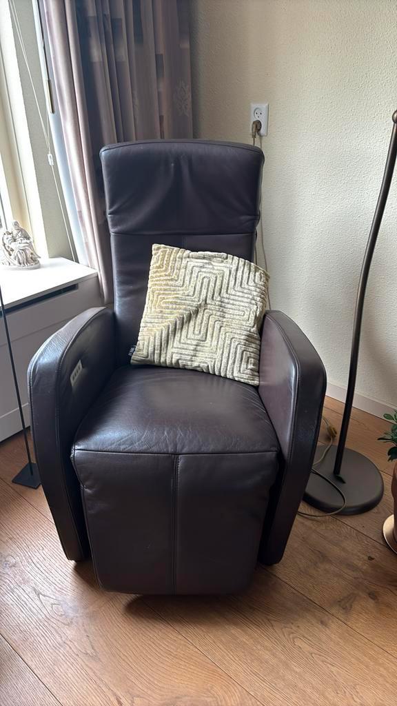 Mooie bruine elektrische stoel, Huis en Inrichting, Stoelen, Zo goed als nieuw, Eén, Leer, Bruin, Ophalen