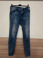 Amisu Skinny Jeans Maat M/32, Blauw, Ophalen of Verzenden, W30 - W32 (confectie 38/40), Gedragen