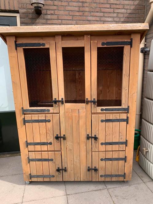 Degelijk konijnenhok te koop!, Dieren en Toebehoren, Knaagdieren en Konijnen | Hokken en Kooien, Gebruikt, Hok, 60 tot 90 cm, 110 cm of meer