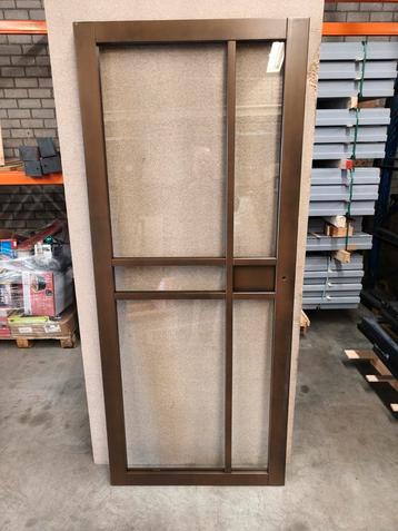 Nieuwe bronskleurige binnendeur met glas 83x201,5 opd links. beschikbaar voor biedingen
