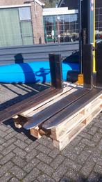 FEM 2 Vorken / Lepels, Ophalen, Mitsubishi