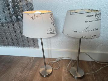 Twee schemerlampjes beschikbaar voor biedingen