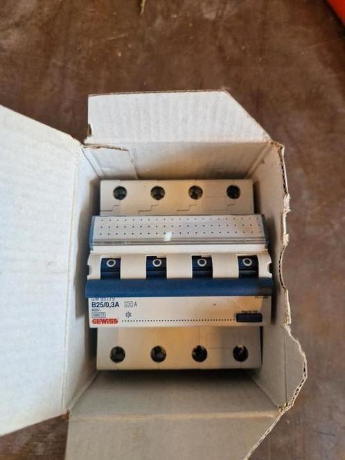 GEWISS GW 95 179 AARDLEKAUTOMAAT 4P 16A 30MA 0.03A, Doe-het-zelf en Verbouw, Elektra en Kabels, Nieuw, Schakelaar, Ophalen of Verzenden