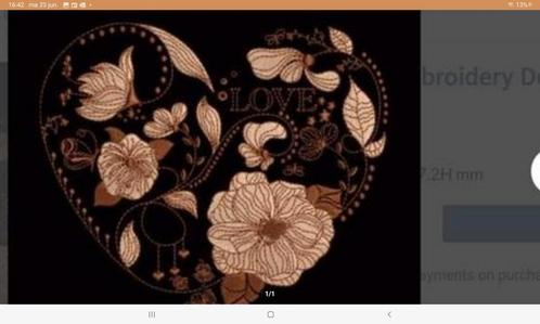 Heel mooi bloemenhart geborduurd op lapje stof van 44/44cm, Hobby en Vrije tijd, Stoffen en Lappen, Nieuw, 30 tot 200 cm, Ophalen of Verzenden
