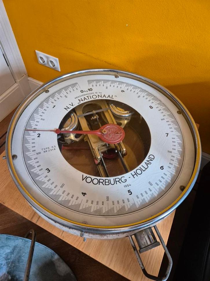 N.V. Nationaal 1954 hangende weegschaal Voorburg Holland, Antiek en Kunst, Antiek | Gereedschap en Instrumenten, Ophalen