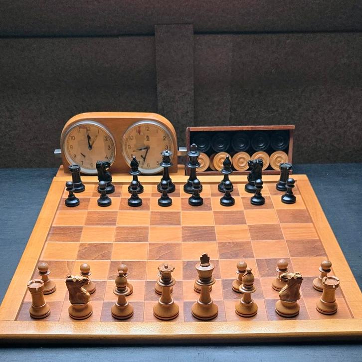 Vintage verzwaarde Staunton Schaakspel + schaakklok + dammen, Hobby en Vrije tijd, Gezelschapsspellen | Bordspellen, Gebruikt