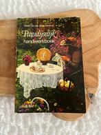Boekje "Paradijselijk handwerkboek", Ophalen, Gebruikt, Haken, Patroon of Boek