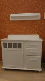 Witte houten commode met muurplankje, Kinderen en Baby's, Kinderkamer | Commodes en Kasten, Ophalen, Gebruikt, 50 tot 70 cm, 100 cm of meer