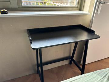 Klein bureau (80 bij 40 cm) beschikbaar voor biedingen