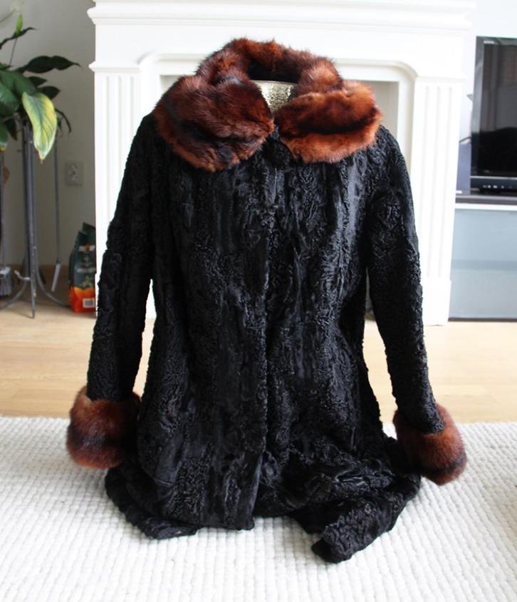 Prachtige Zwarte Bont Jas (L) € 175,-, Kleding | Dames, Jassen | Winter, Zo goed als nieuw, Maat 42/44 (L), Zwart, Ophalen of Verzenden