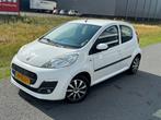 Peugeot 107 1.0 12V 5DR 2012 wit nap! airco, Voorwielaandrijving, 4 stoelen, Origineel Nederlands, Bedrijf