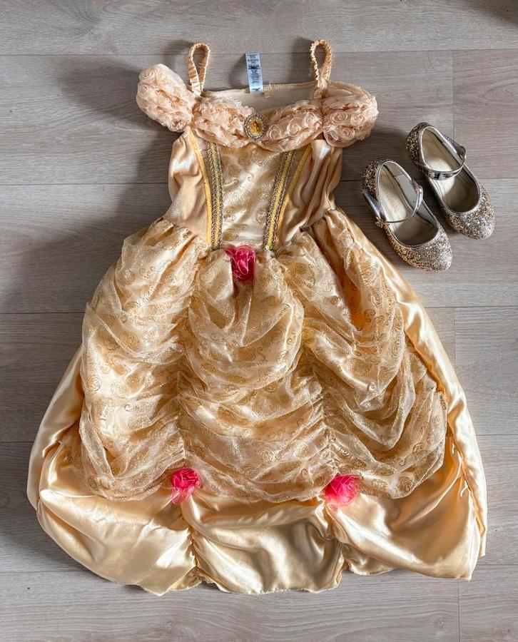 Verkleedjurk Disney Belle 4-6 jaar incl gouden schoentjes, Kinderen en Baby's, Carnavalskleding en Verkleedspullen, Zo goed als nieuw