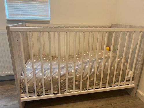 Complete kinderkamer. Ledikant+ kast+ commode, Kinderen en Baby's, Kinderkamer | Complete kinderkamers, Zo goed als nieuw, Ophalen
