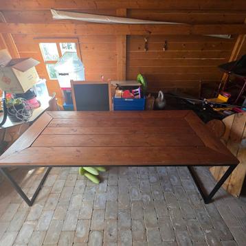 Steigerhouten Eettafel met Metalen Onderstel beschikbaar voor biedingen