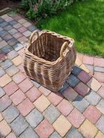Rieten houtmand, Huis en Inrichting, Woonaccessoires | Schalen en Manden, Ophalen, Zo goed als nieuw, Vierkant, Riet